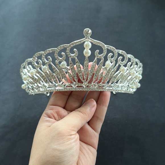 Rhinestone tiara - Picture 3 of 3